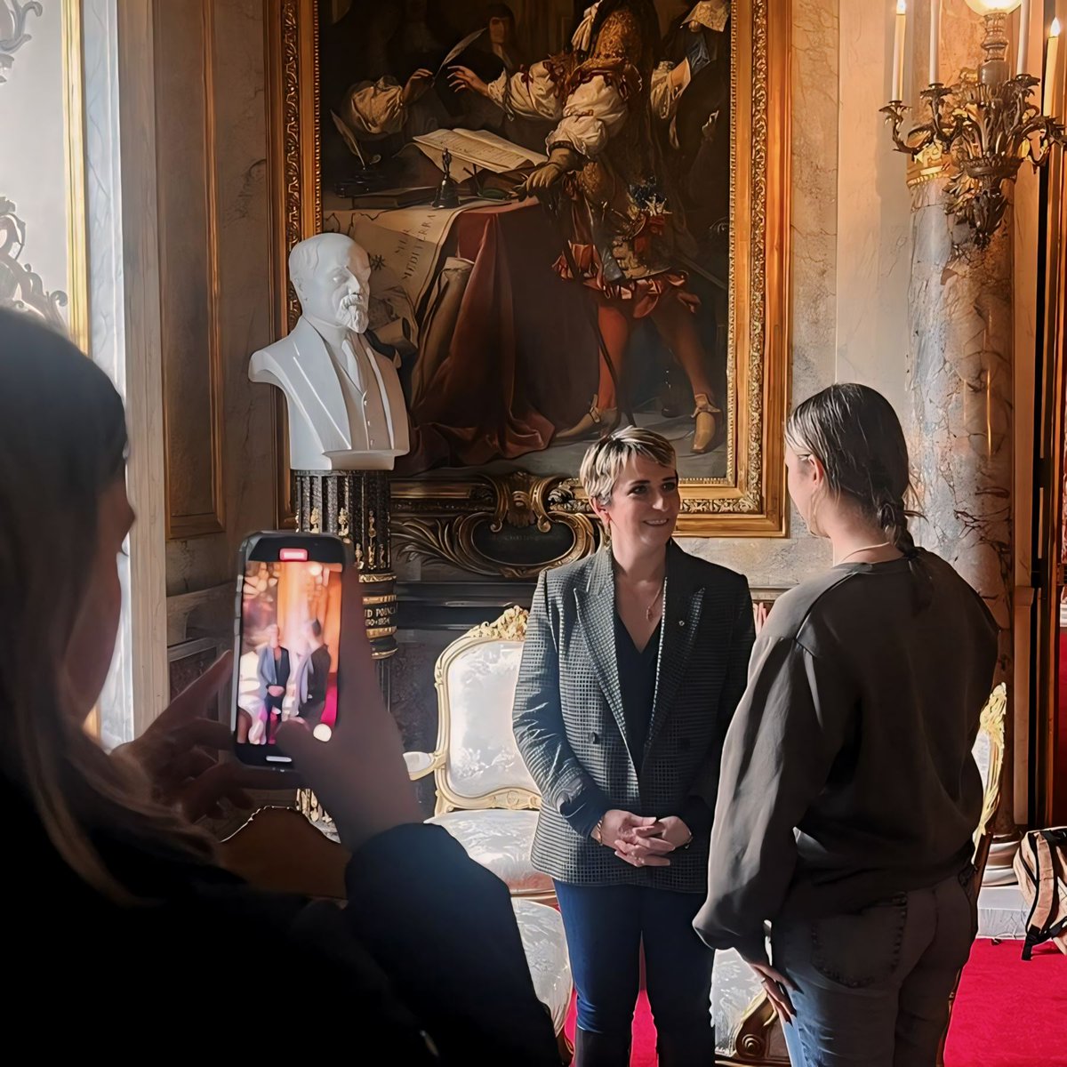 LyceeBourquin's tweet photo. 🎒 La semaine dernière, les étudiants de BTS Tourisme étaient reçus au Palais du Luxembourg par la Sénatrice des Pyrénées-Orientales @LJosende 

👏🏻 Une rencontre instructive, sympathique et inspirante !

#btstourisme #palaisduluxembourg #sénatrice #instructif https://t.co/Vnif0jhA54