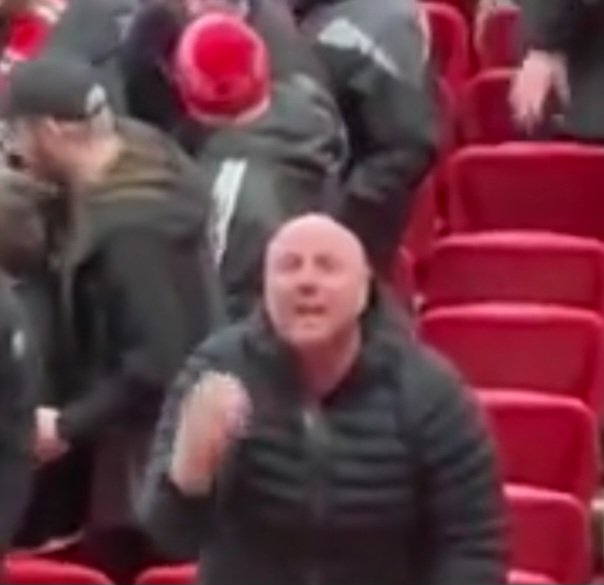 James_LFC6's tweet photo. This fella needs to be identified, publicly named and shamed @ManUtd @gmpolice @LFC @MerseyPolice @SkyNews @SkyFootball @HillsboroughSu1 https://t.co/dVoY4UxHFz