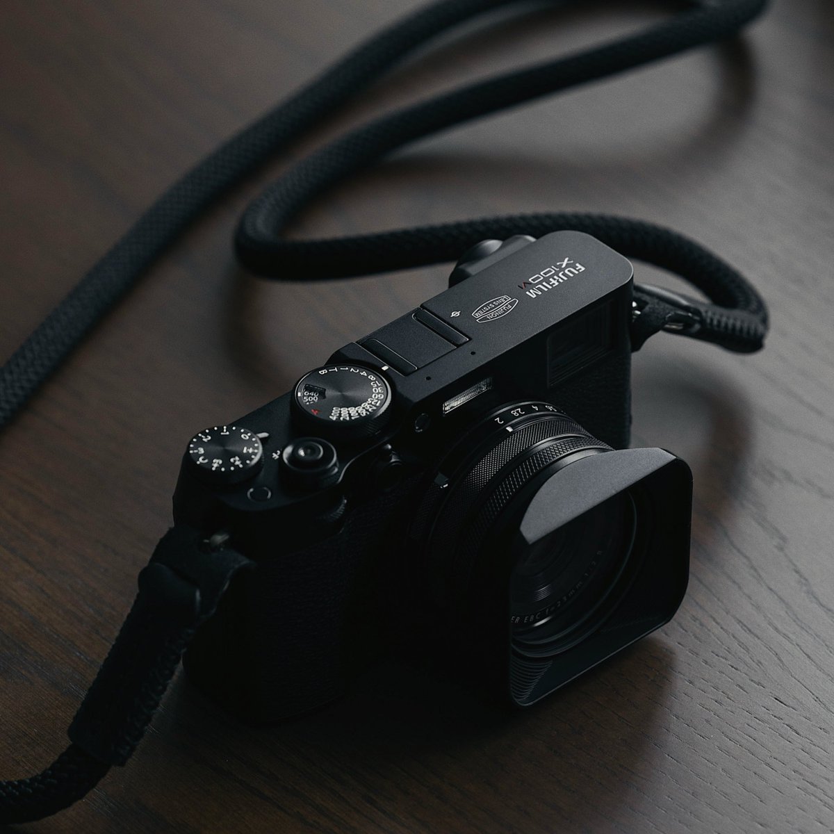 Unnzlism's tweet photo. ซื้อมาตอนต้นเดือน ตอนนี้ยกให้เป็น My everyday camera เรียบร้อยแล้ว สำหรับ #FujifilmX100VI ส่วนตัวเคยใช้ Ricoh GR IIIX แล้ว ถ้าเทียบกัน เราชอบฟูจิมากกว่า เพราะมี Film Simulation ให้เลือกใช้เยอะแล้วยัง Custom ฟิล์มใช้เองได้อีก 7 แบบ มีกันสั่น ความละเอียด 40 ล้าน คมและไวด้วย ดีมากๆ https://t.co/4XbS43DSx3