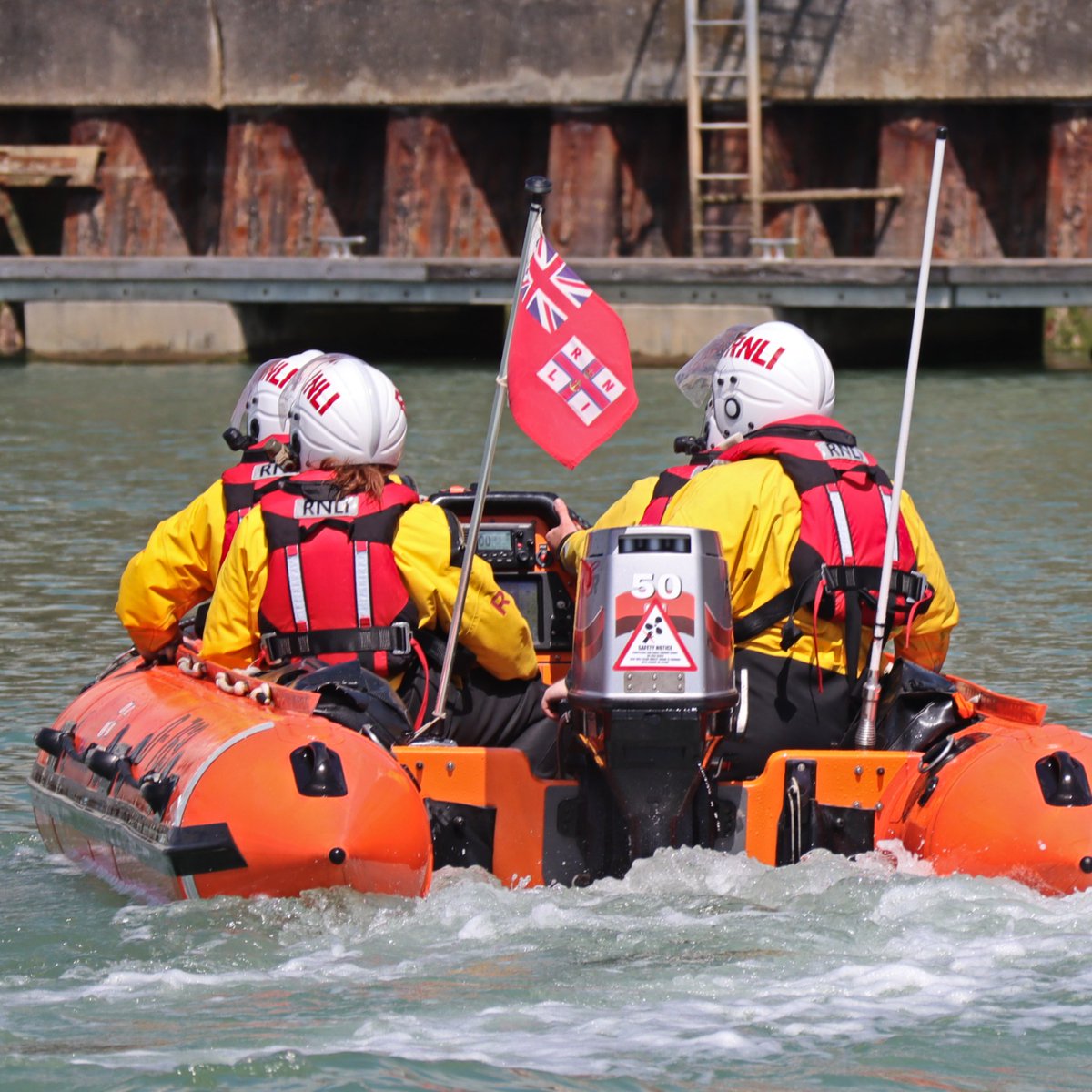 SHOUT! At 10pm last night, our volunteer crew on Ray of Hope rescued a dog who had accidentally entered the River Arun close to the entrance of Littlehampton Harbour. Our crew swiftly took the dog back to the lifeboat station, where it was reunited with its owner. @RNLI