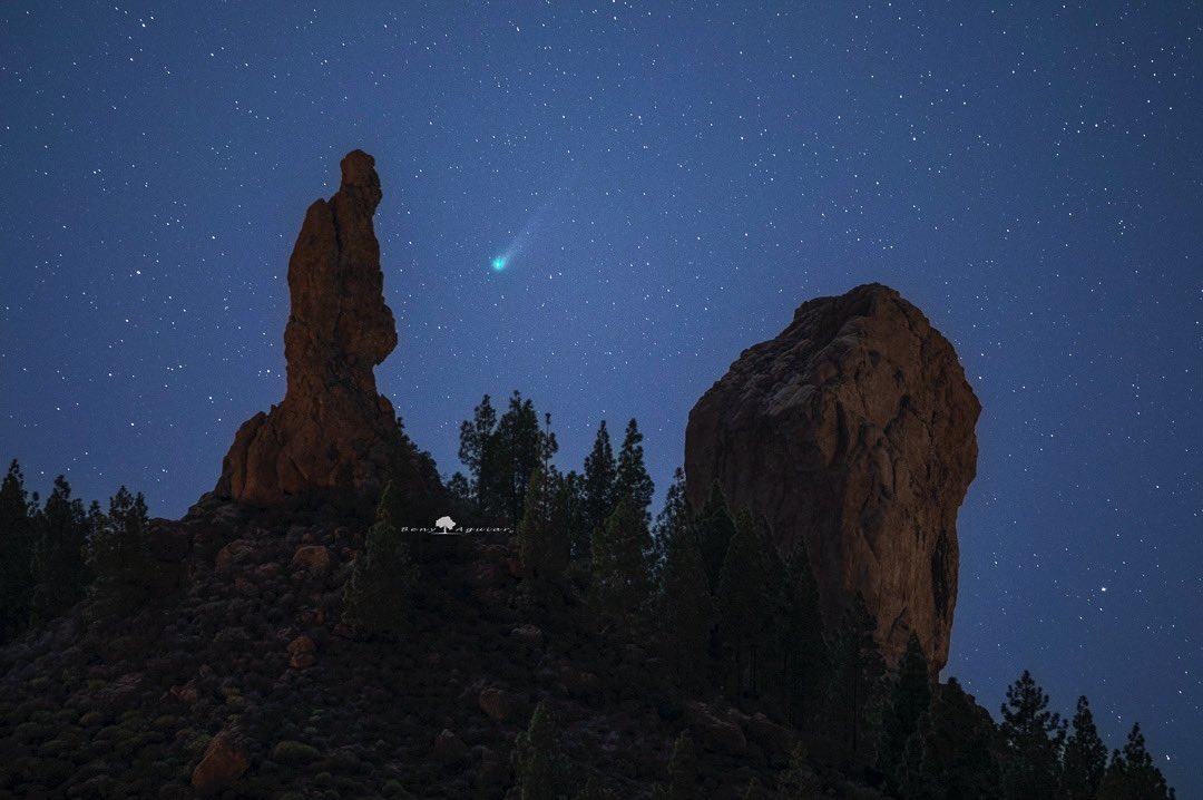 El cometa 12P/Pons-Brooks junto al Monumento Natural del Roque Nublo.

#grancanaria #tejeda #canonespaña #liveforthestory  #cielosESA #comet