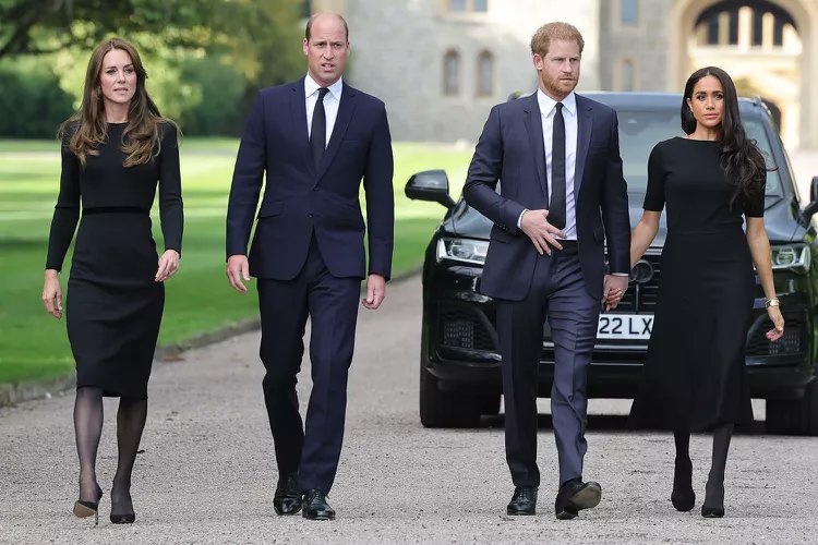 Kate Middleton öldü mü 

Prens William kaldı mı 

Meghan öcün aldı mı

İmdi Buckingham yıkılır