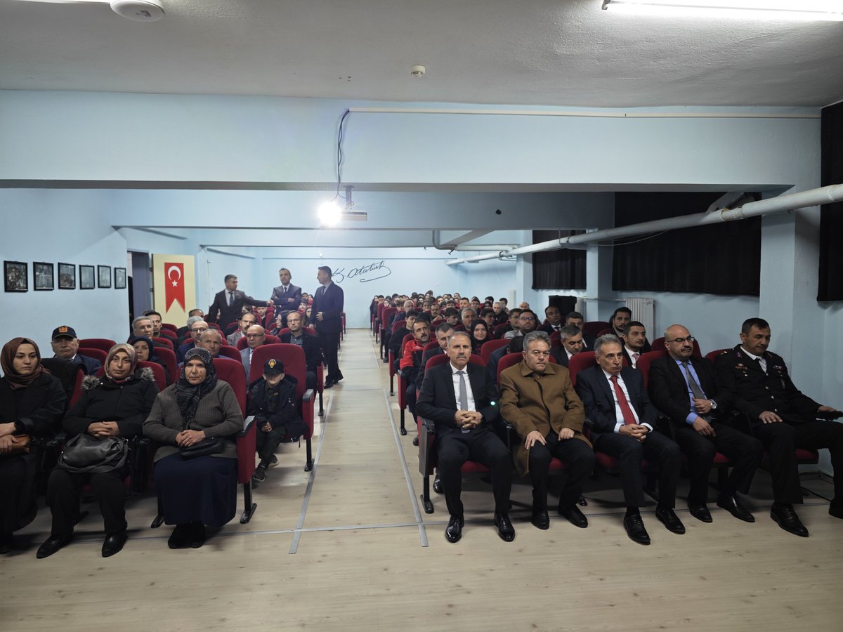YalvacMem's tweet photo. 18 Mart Şehitler Günü programı ilçemiz Yalvaç Fen Lisesinde gerçekleşti.
@tcmeb @ispartamem @ErhanBaydur1 @AhmetArmutoglu_ https://t.co/Vgtjzo5Uzu