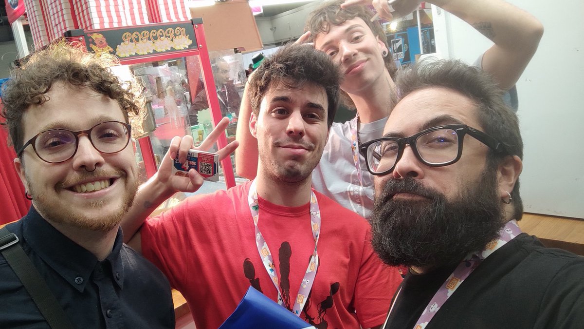 Más selfies molones con gente molona en <a href="/FeriaInterOcio/">InterOcio 🧩</a>