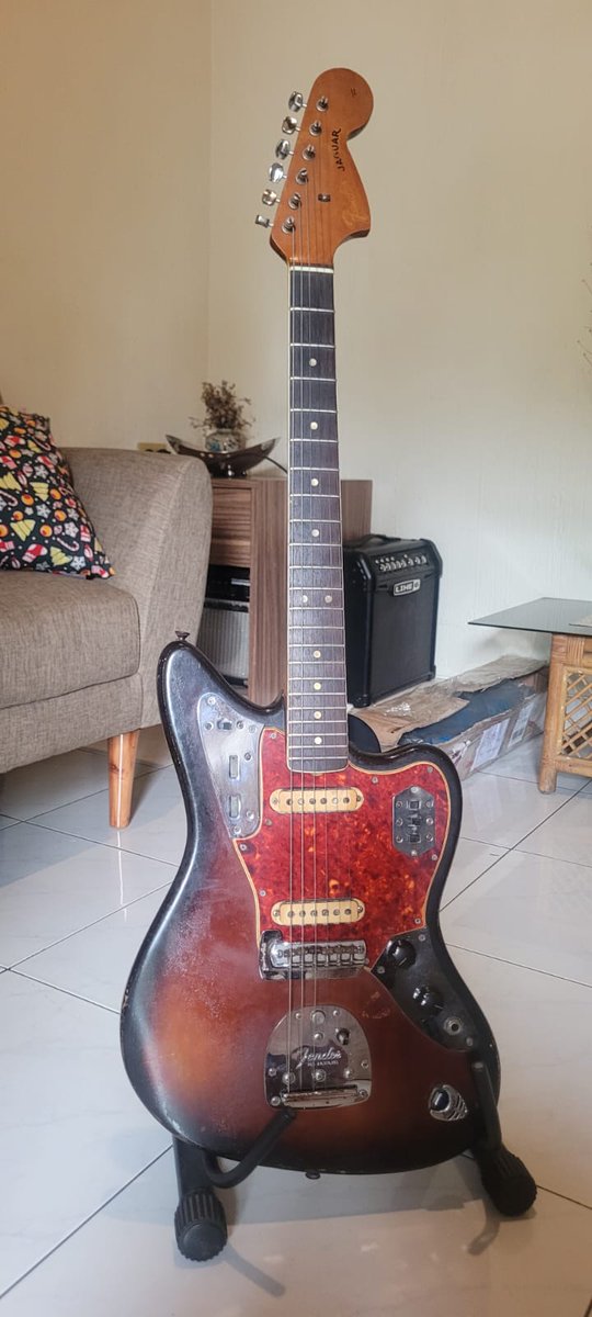 muhammadkyusuf_'s tweet photo. Jual ajanih Fender jaguar Sunburst USA 1966 original Not Rissue . Part original 1966 . 60jt nego,minat dm, #fender #gitar #fenderjaguar #original #kolektorgitar https://t.co/qR8MgIqxPD