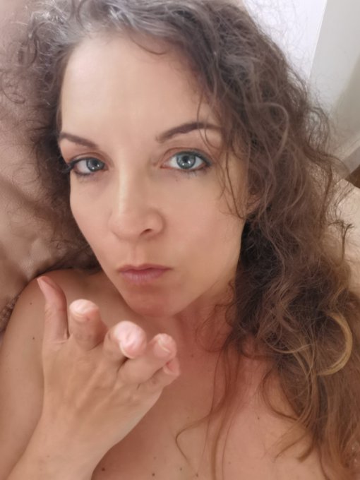 Envie d'une cam avec moi ? C'est ici 😍https://t.co/u9hrfZOQGl https://t.co/WZe6e3YJY0