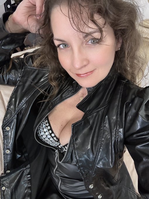 Mon site 👉 https://t.co/u9hrfZPovT    Mon mym 📷https://t.co/skPE5TY2Uj https://t.co/AFiQgKHSHS