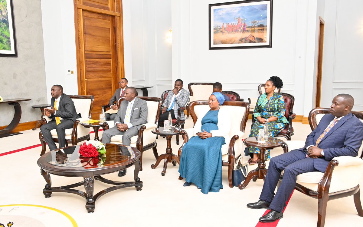 WilliamsRuto's tweet photo. Kenya and China have enjoyed cordial diplomatic relations for 60 years. These ties have been characterised by a deep friendship, strong partnership and tremendous goodwill. 

Consequently, our two countries are working closely on developmental, multi-lateral, cultural and political spheres.

Met His Excellency Jiang Xinzhi, the vice-chairman of the 14th National Committee of the Chinese People's Political Consultative Conference and executive head of the Organisation Department of the Communist Party of China Central Committee, who led a delegation of China's ruling party to Kenya.

Also present were UDA Secretary-General @Cleophasmalala, the parliamentary leadership led by National Assembly Majority Leader @KIMANIICHUNGWAH and Governor @Araap_Sang.