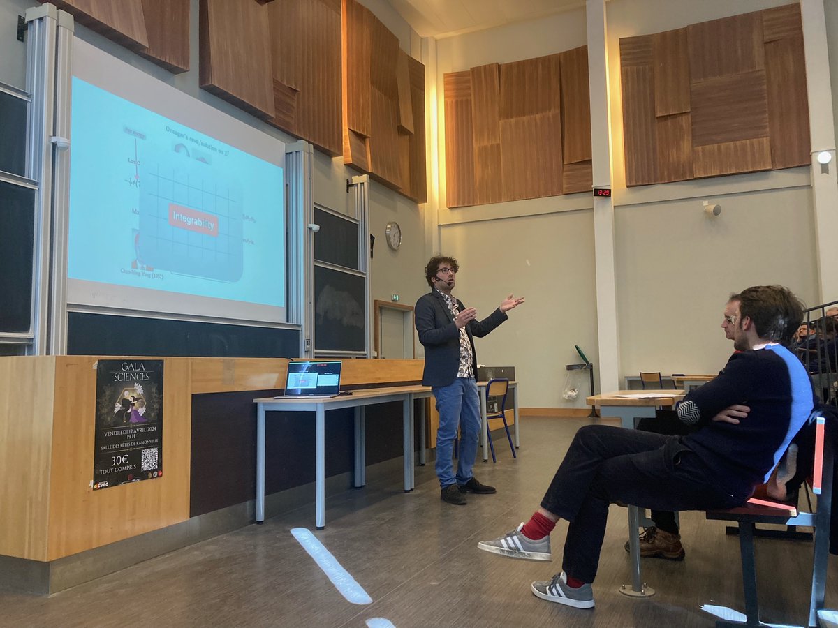 maths_toulouse's tweet photo. 📸 Retour en images du passionnant colloque d'Hugo Duminil-Copin qui s’est tenu le 15 mars dernier. Lauréat de la #MedailleFields 2022 pour ses travaux sur les probabilités, a présenté un colloque sur le modèle d'Ising. https://t.co/dK57F77NYG