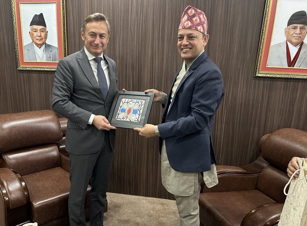 Congratulations D.P. Aryal for your appointment as the Nepal's Minister of Labour, Employment and Social Security 👏. I trust that @ILO_Nepal and MoLESS cooperation to promote decent work and social justice in Nepal will continue under your leadership