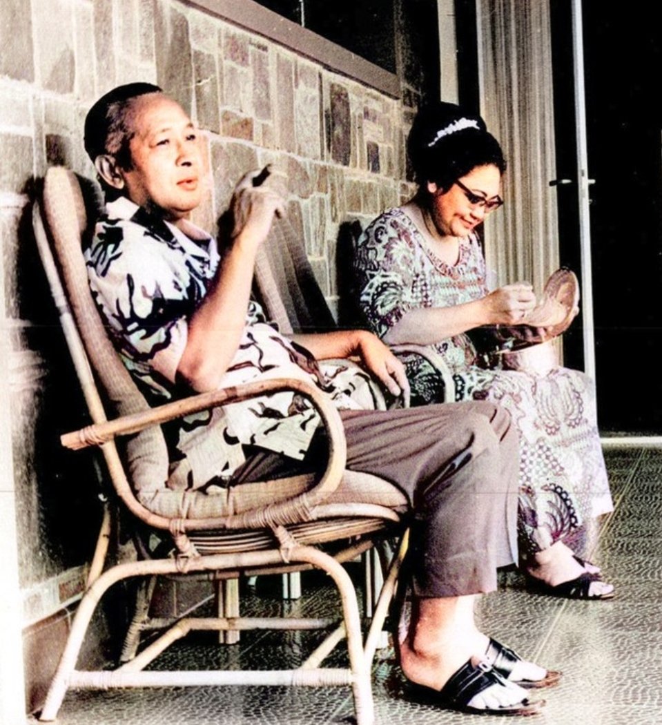 bagindo_kopi's tweet photo. Aku Bersekolah di Zaman dia, memang di zaman Pak Harto Perhubungan tidak seperti sekarang, namun Sikap dan Moral di Zaman itu bener2 ber Adab. Jasa beliau begitu besar buat Negeri ini.
sisi buruknya tentu ada, tapi tidak menyusahkan Rakyatnya.
Pateni Berjaya di zamannya
Alfatihah https://t.co/INwTq4ltKg