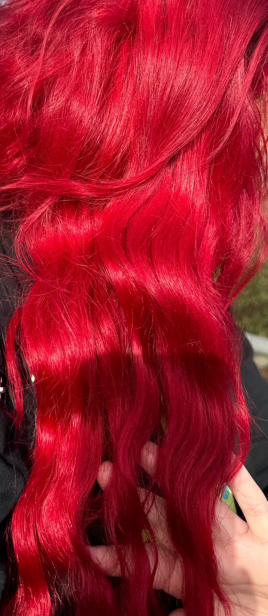 Cannot put into words how OBSESSED I am with this shade - 
In the sun no filters 

<a href="/BLEACHLONDON/">bleachlondon</a> never discontinue this no bleach vivid red please I beg you