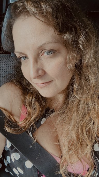 Bien dormi mes ch&eacute;ris ? 👄 https://t.co/OgClcoW0rG