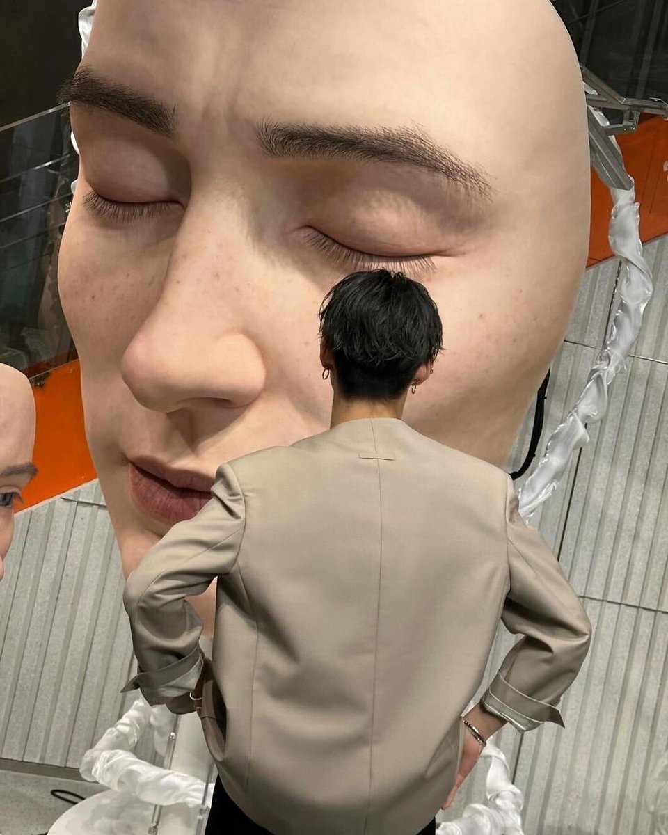 Chasing the Tokyo fashion scene and found myself at the iconic Gentle Monster store. Couldn't resist capturing the coolest angles for the gram!