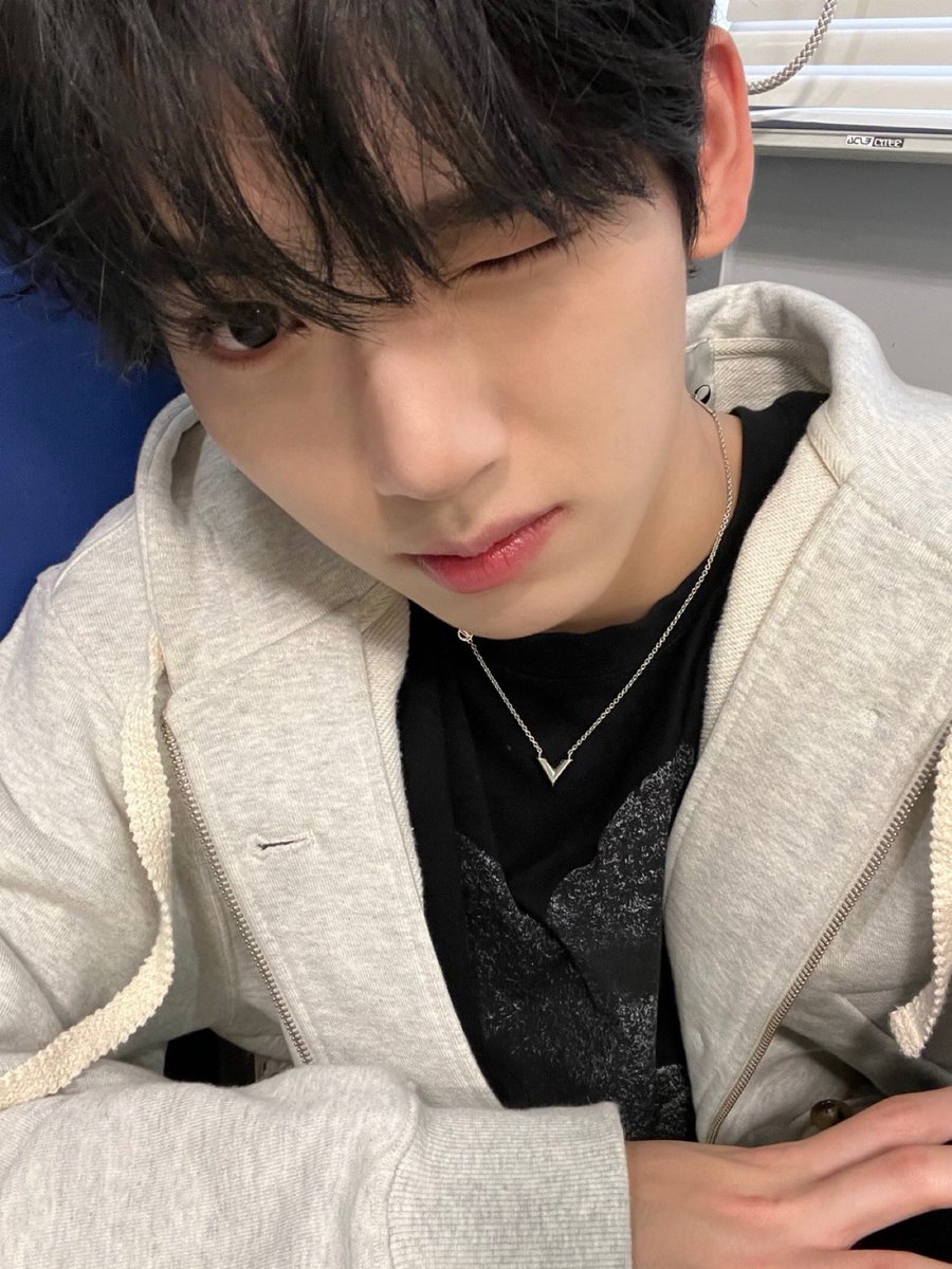 ZEROBASEONE tweet media