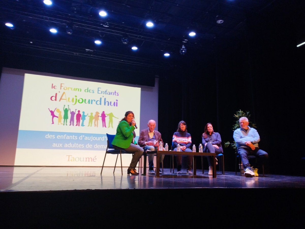 Très belle table ronde au 
👧👦Forum des enfants d'aujourd'hui qui s'est tenu ce weekend à Bandol.
Merci <a href="/virginie_peyre/">Virginie Peyré</a>
Les violences intrafamiliales sont la source du harcèlement, dont le harcèlement scolaire. @AdnaniHafi <a href="/NatachaChicot/">Natacha Chicot</a>
"Les ami(e)s de Romy" sont cruciales.