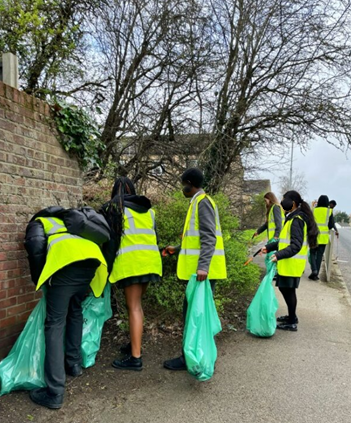 stonelodgesch's tweet image. Stone Lodge School students took part in the Great Dartford Schools Litterpick!  They did a fantastic job collecting litter from local green spaces and along London Road.
@Kent_Online
@MayorofDartford
@KeepBritainTidy