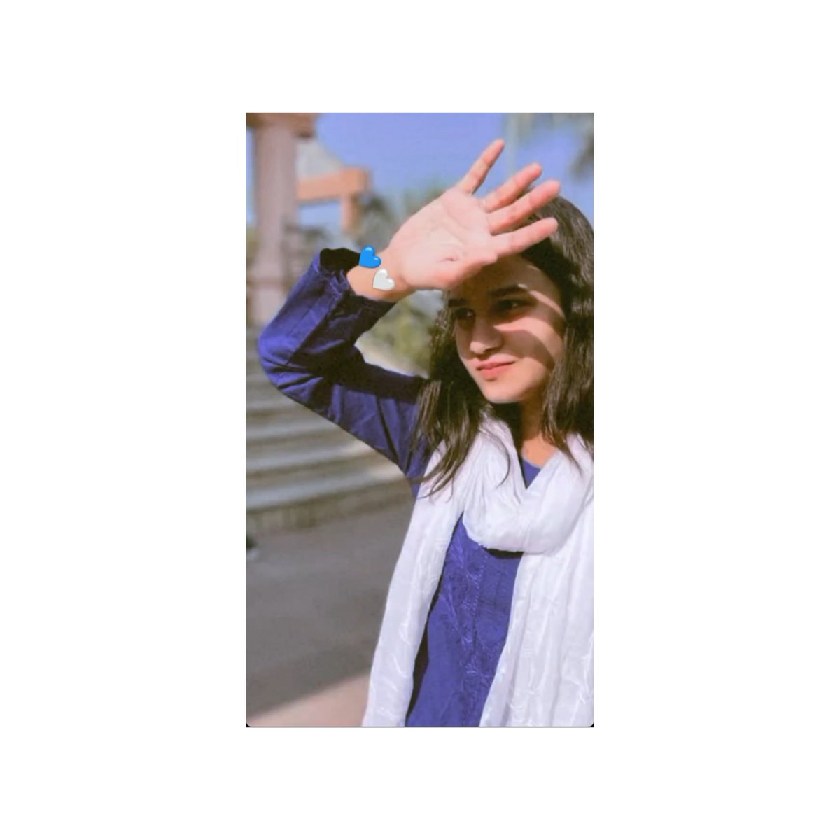 AdvShivanee's tweet photo. ये लो जी नीला colour 🔵,,,,,
हम क्यों पीछे रहे 🥲🤣🤣
#Blue #tranding
#selfiewithblue😜🥰🥰
#BlueTrend 💙💙💙💙🥰🥰❤ https://t.co/6Lge4lvl8e