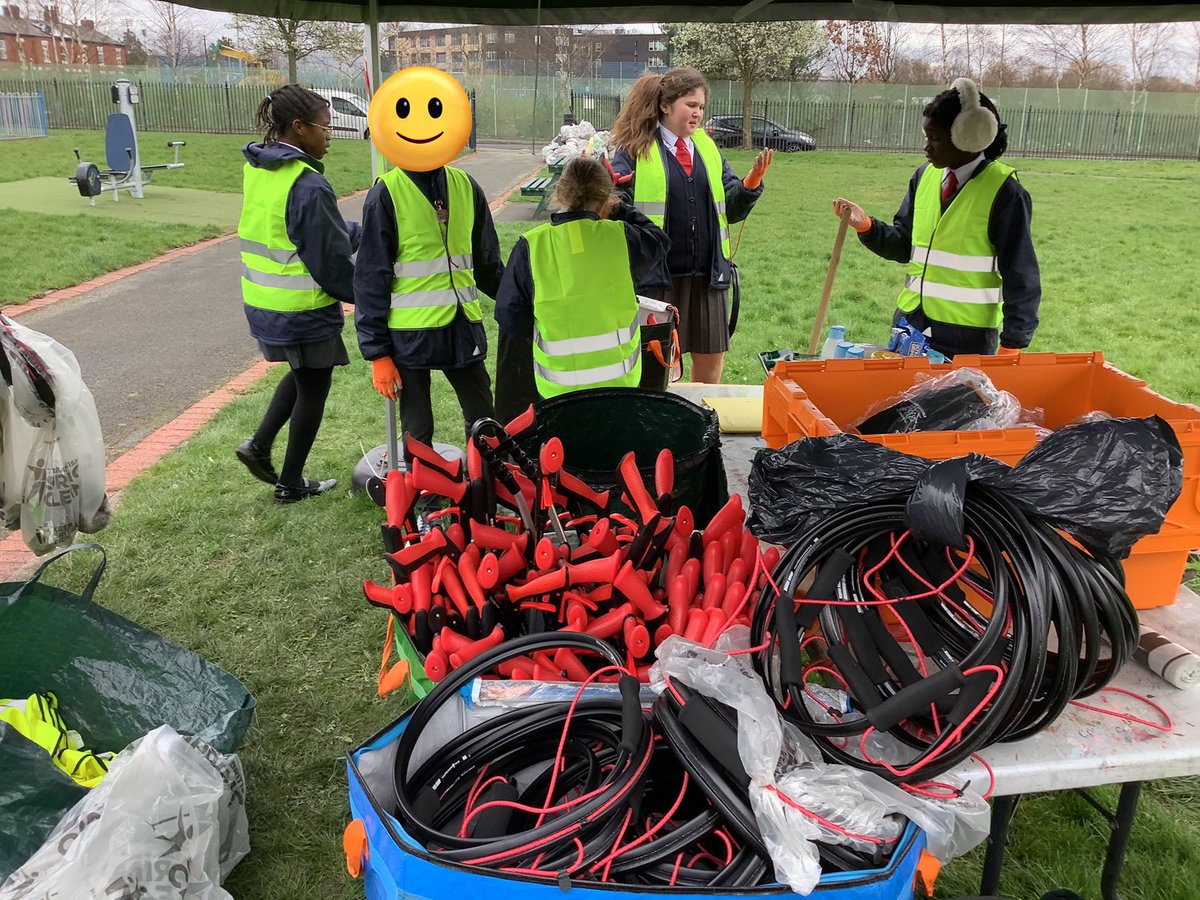 Our school was invited to help in #TheGreatBritishCleanUp at Bradford park. The children and parents were happy to be involved and they all did a fantastic job. #EcoFriendlySchool #RightsRespectingSchool #Helpinginthecommunity