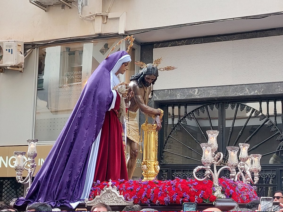 <a href="/evaenlaradio/">Eva Fernández</a> Felicidades Eva por tu maravilloso Pregón compartido con <a href="/Pontifex/">Pope Leo XIV</a> . Un hito en la historia de los " Pregones" y para #Mérida , los #Emeritenses y españoles en general. 
( Foto: Nuestro Señor de la Salud. Hermandad de los Gitanos de #Málaga)