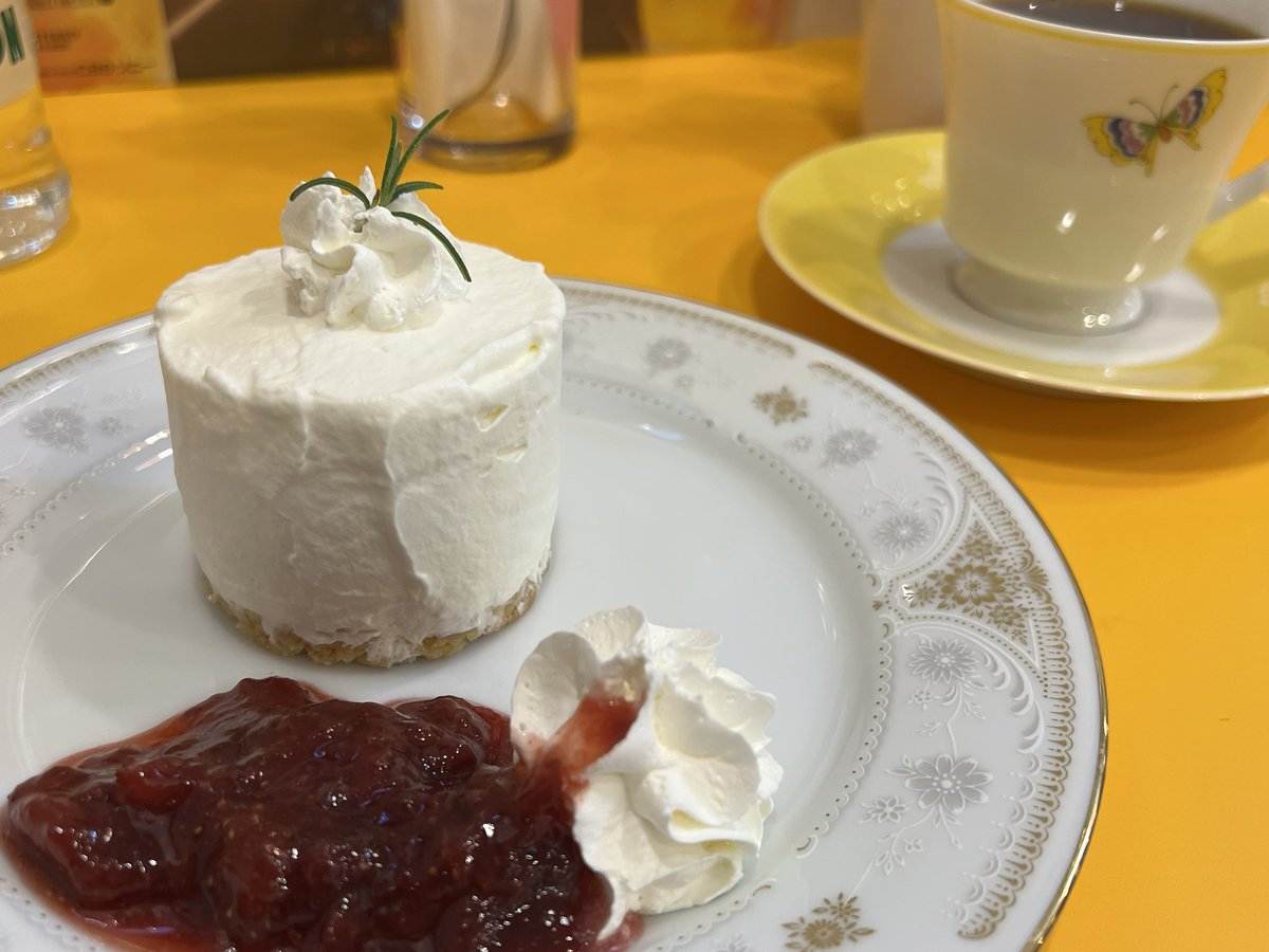 奈良の思い出

デイジーさん🌼(@retropop_daisy )とこでドクと遊んだE.T.
マンガみたいな立派なオムライスと
うまうまレアチーズケーキ
ごちそうさまでした
