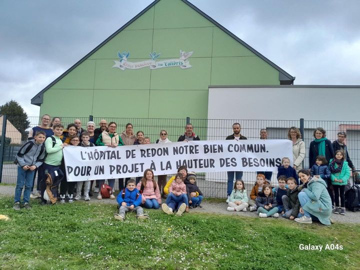 Les membres de l'Amicale de l'Ecole publique des Colibris de Bains sur Oust se mobilisent en faveur de l'Hôpital de Redon ! Nous refusons le projet d'hôpital au rabais défendu par l'@ArsBretagne !