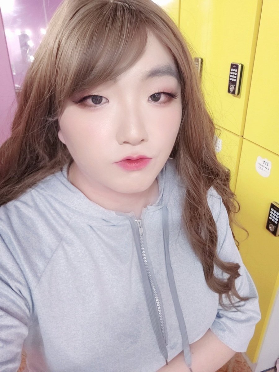 CD_TaeR's tweet photo. 같은날 인데 먼가 조명차이인가 각도 차이인가
#CD #CROSSDRESSER #SISSY https://t.co/LV80cP0LWv