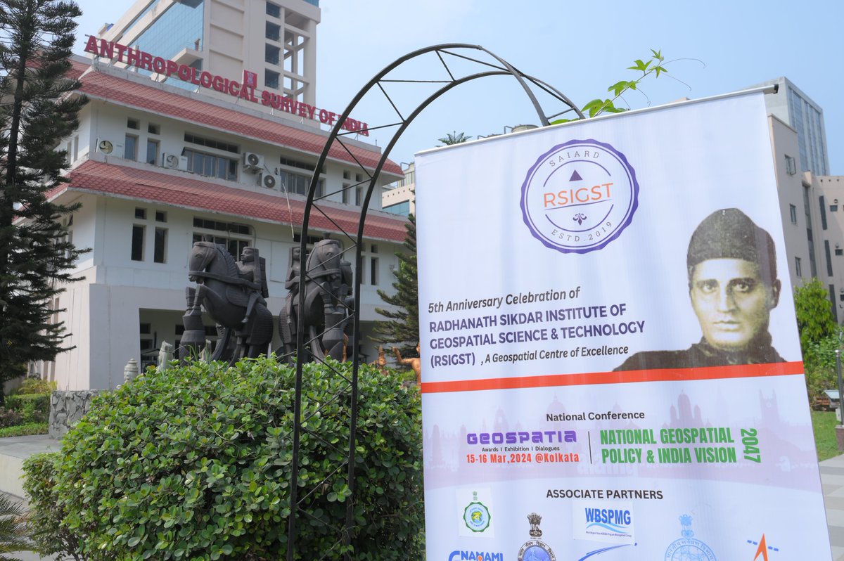 UN_Mappers's tweet photo. Kolkata, India 🇮🇳
Heartfelt thanks to #RSIGST for the opportunity to participate as Knowledge partners at #Geospatia2024 last week 🚀
Our dialogue explored the #UNMaps program, and the dynamic UN Mappers community, paving the way for future #collaborations and mutual growth 🤝 https://t.co/SxspvN1Cw7