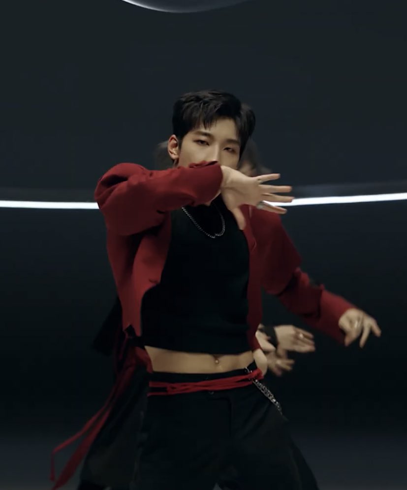 wonnnwoo's tweet image. if nobody got me i know the stylists who loves putting wonwoo in crop tops got me
