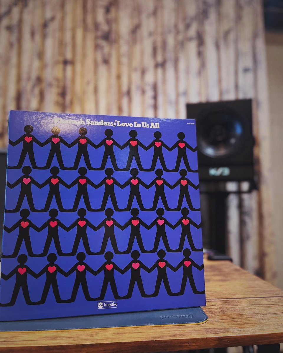 KimuraKeiichiro's tweet photo. 1974-Pharoah Sanders「Love In Us All」
A面Love is EverywhereでのCecil McBeeのベースイントロが印象的で堪らなくカッコいいですね!
後半の展開はあまりにも美しくて心が洗われるようでした。
#KSDigital #C8 #C8Reference
#Dual #CS418
#studioequipment #スタジオイクイプメント
#ikII #いくつ https://t.co/3MOwCHCmuY