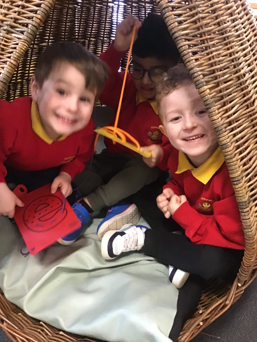 Honeywellnurs's tweet image. Time for a catch this morning #buildingfriendships 😍🌈