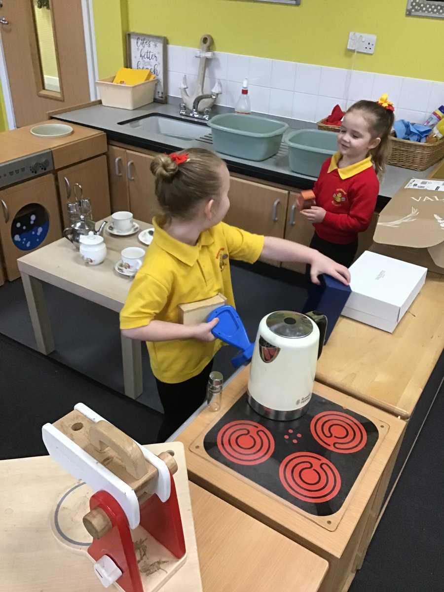 Honeywellnurs's tweet image. Time for a catch this morning #buildingfriendships 😍🌈