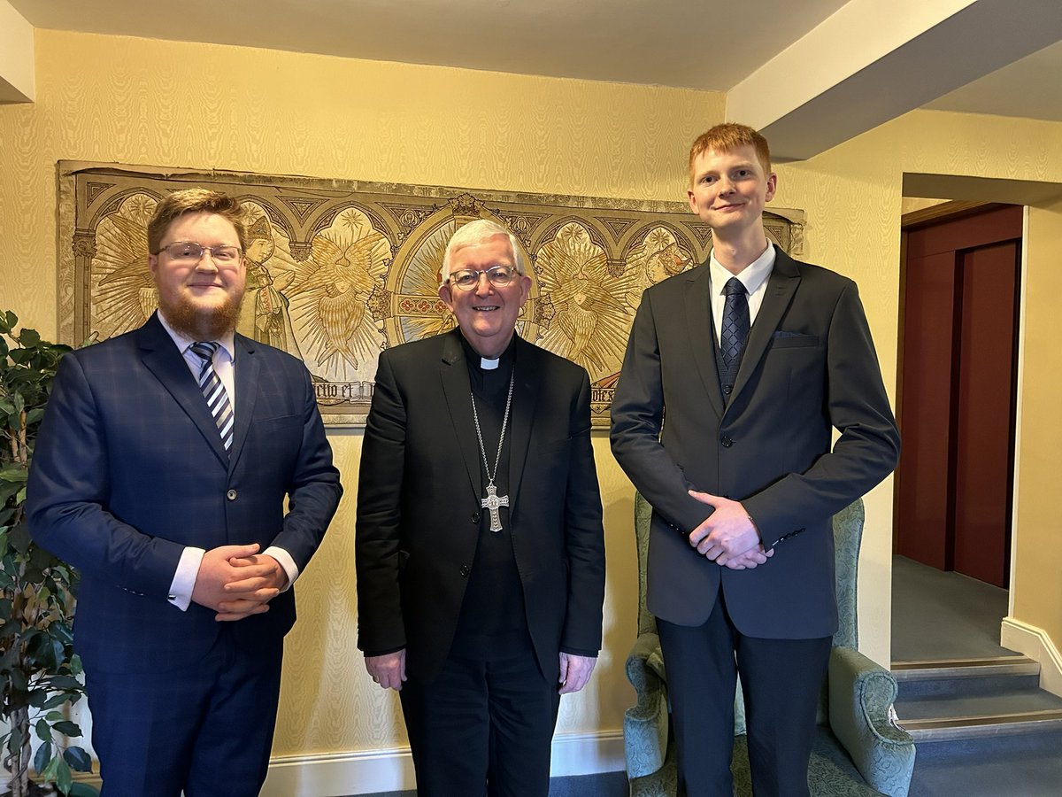 AskInvitePray's tweet image. We are very pleased to announce that His Grace, Archbishop Bernard, has accepted Douglas Grantham and Filip Gronkiewicz as seminarians for @RCBirmingham, beginning formation this autumn.

Please keep them and all our seminarians in your prayers.

📷L-R: Filip, His Grace &amp;amp; Douglas