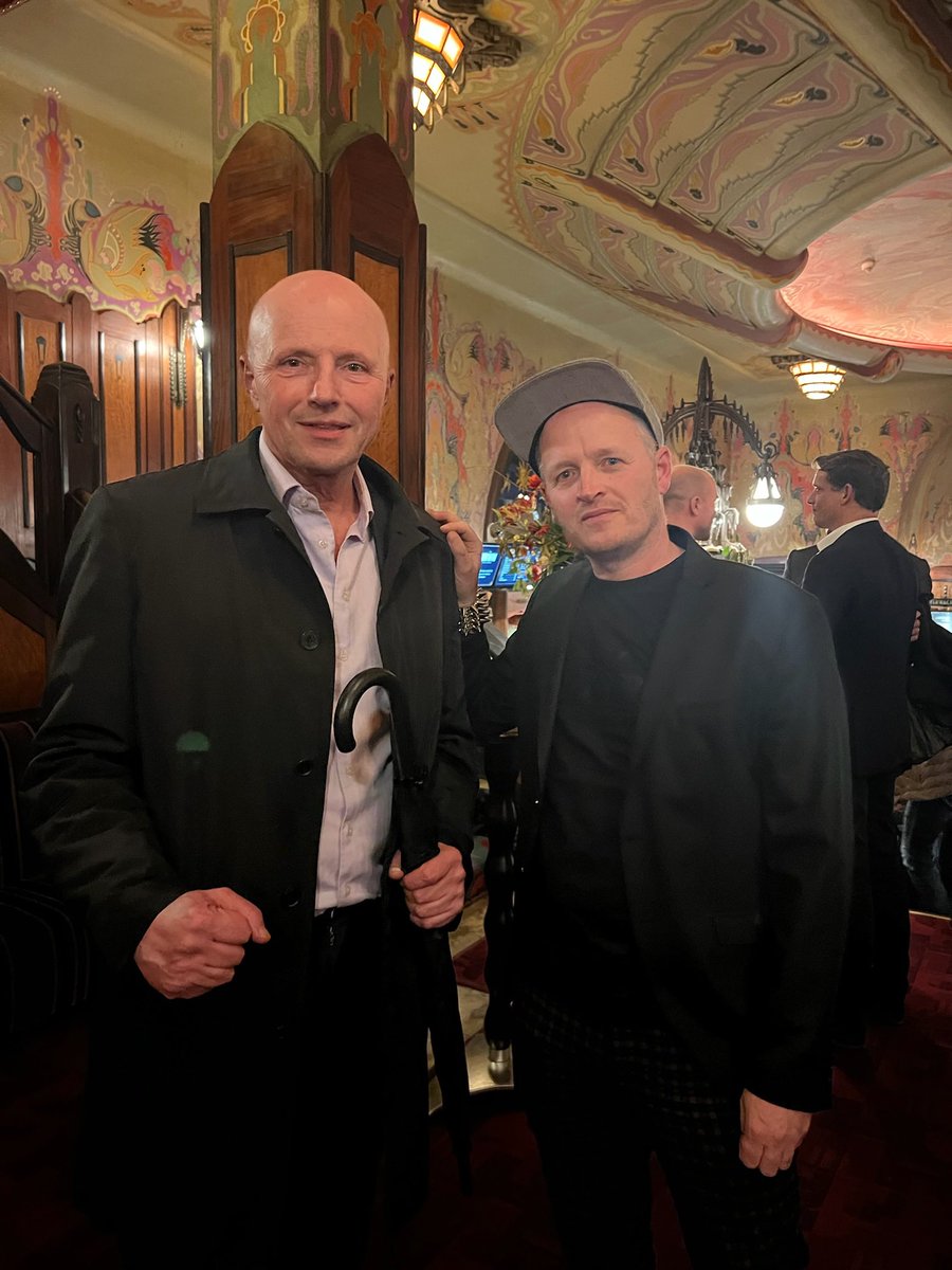 DaanSamson's tweet photo. Gisteravond:
Nederlandse première ‘Nuclear Now’ van Oliver Stone. Met op het podium van Tuschinski: Ad Louter, @RVeelo, Marco Visscher, @OlguitaOudendij en @TheOliverStone 

@weplanetint https://t.co/18bemO5iRI
