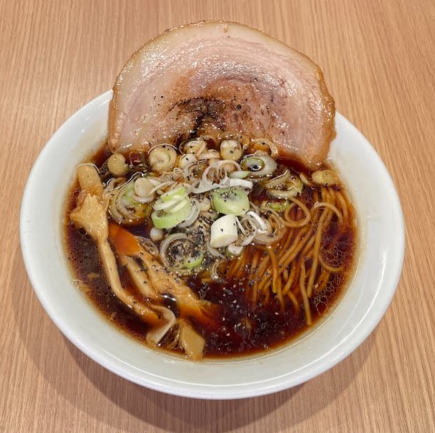 Toyama is known for its local specialty, “Toyama Black Ramen.”🍜😋
Have you ever eaten local ramen from Japan?
If you so, please let me know and comment!!✨✨ 

#ramen #eeeeeats 
#ramenlovers #Ramenaddict
 #RamenAdventures #Food #foodie #tonkotsu #soysauce #miso #tonkotsuramen