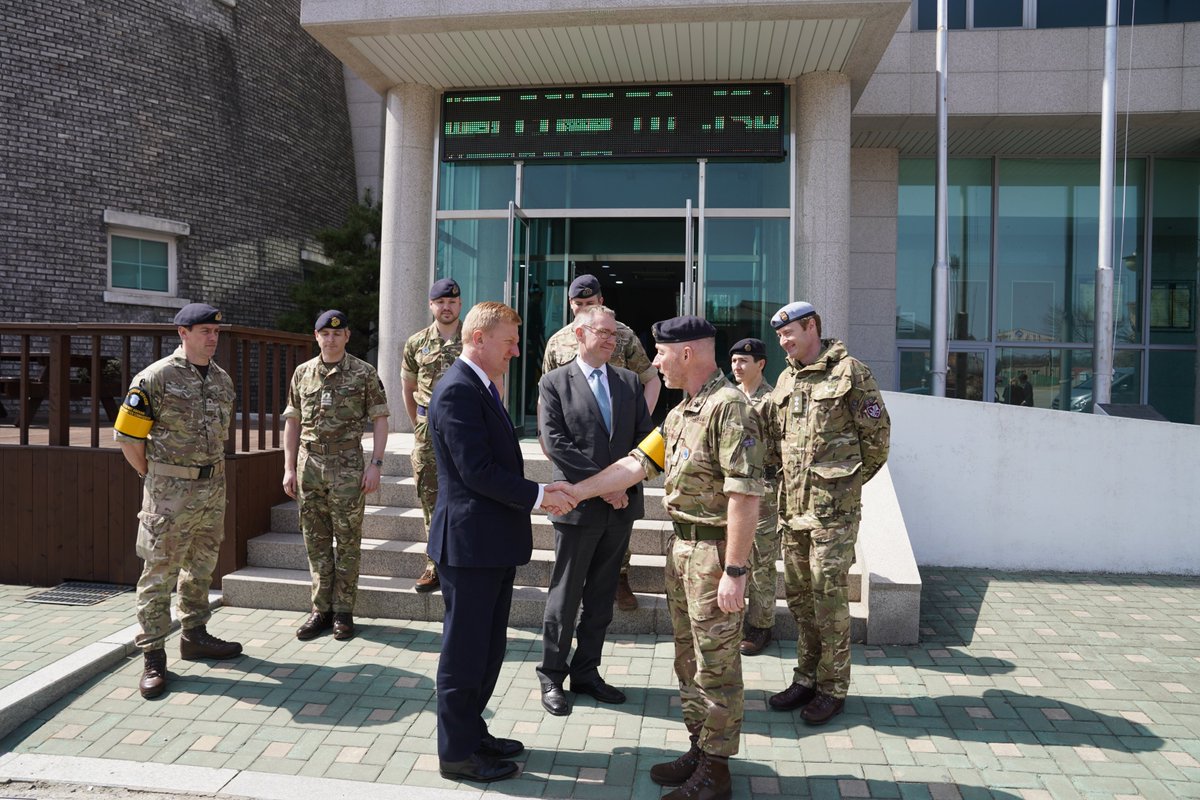 Deputy PM @OliverDowden met members of @UN_Command in #SouthKorea playing an important peacekeeping role in Korea 🇬🇧🇰🇷