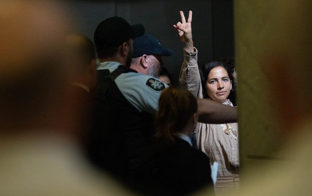 An anti-genocide protester is removed from parliament by police 📸 Mike Bowers (@mpbowers)