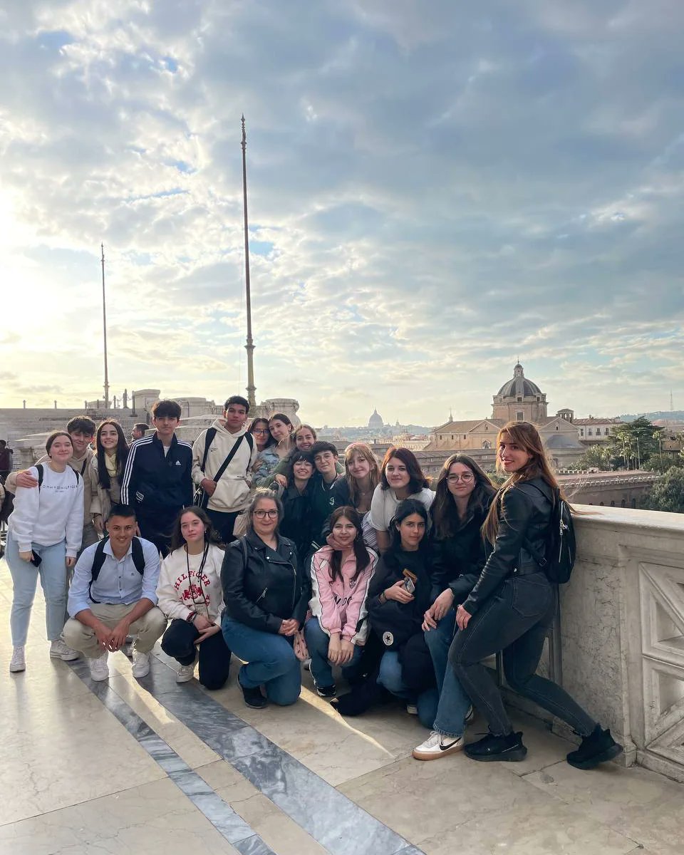 Este fin de semana nuestros estudiantes de 1° de Bachillerato han tenido un intenso programa de visitas, conociendo la cultura e historia de Roma. Un viaje para disfrutar y aprender, en el que además les está acompañando un tiempo primaveral.