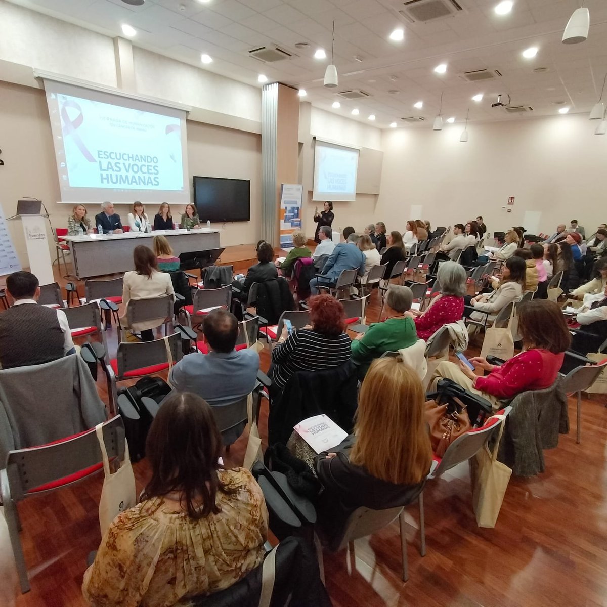 Joaquín Morales Rubio (@joaquinmoralesy) on Twitter photo El viernes estuvimos una representación de
<a href="/ContraCancerMA/">Asociación Española Contra el Cáncer en Málaga</a>
en la I Jornada de Humanización en Cáncer de Mama organizada por
<a href="/SEOR_ESP/">SEOR.es</a> en <a href="/Commalaga/">Médicos de Málaga | #medicosmalaga</a>
Muy interesante, enhorabuena.
<a href="/AndaluciaJunta/">Junta de Andalucía</a>
<a href="/HUVV_SAS/">Hospital Clínico Virgen de la Victoria</a>
<a href="/Mamen_RubioR/">Mamen Rubio</a>
<a href="/aranchaeraso/">Arantxa Eraso</a>
<a href="/GEORM_SEOR/">GEORM_SEOR</a>
<a href="/ruthparticipa/">RUTH SARABIA</a> El viernes estuvimos una representación de
<a href="/ContraCancerMA/">Asociación Española Contra el Cáncer en Málaga</a>
en la I Jornada de Humanización en Cáncer de Mama organizada por
<a href="/SEOR_ESP/">SEOR.es</a> en <a href="/Commalaga/">Médicos de Málaga | #medicosmalaga</a>
Muy interesante, enhorabuena.
<a href="/AndaluciaJunta/">Junta de Andalucía</a>
<a href="/HUVV_SAS/">Hospital Clínico Virgen de la Victoria</a>
<a href="/Mamen_RubioR/">Mamen Rubio</a>
<a href="/aranchaeraso/">Arantxa Eraso</a>
<a href="/GEORM_SEOR/">GEORM_SEOR</a>
<a href="/ruthparticipa/">RUTH SARABIA</a>