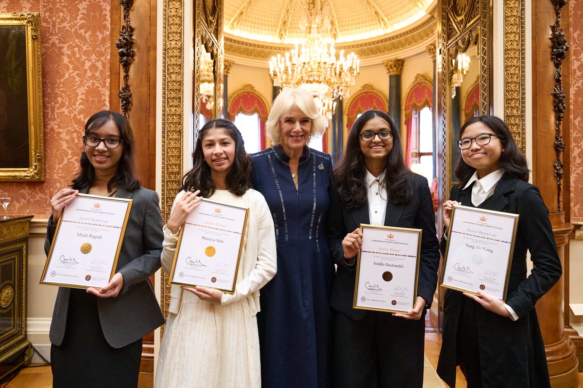 The Queen’s Commonwealth Essay Competition helps those from underrepresented groups to develop skills in writing creatively. #EnglishLanguageDay #QCEC2024 Learn more about the competition here: royalcwsociety.org/essay-competit… The #QCEC2024 is open for submissions until 15 May.