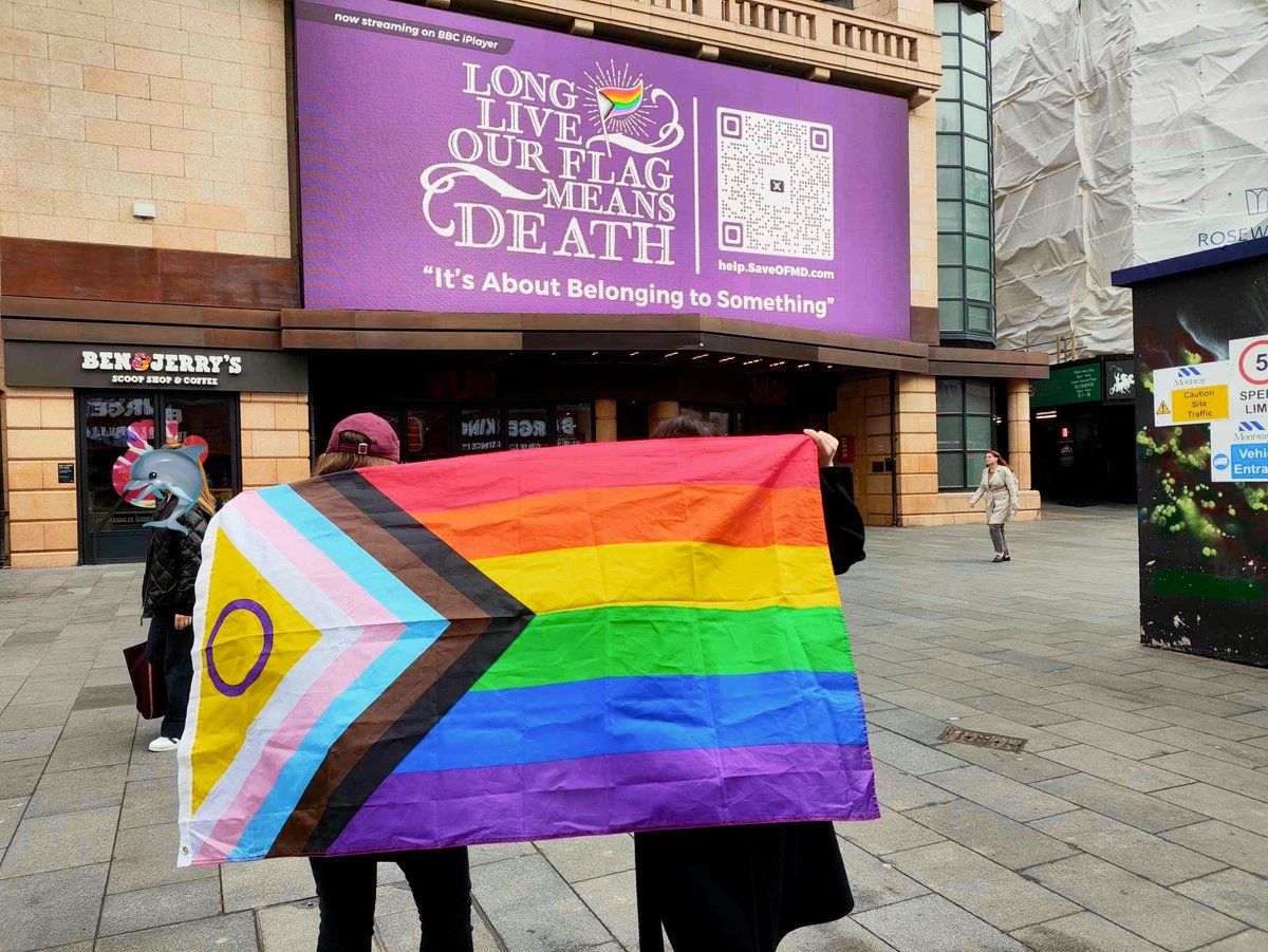 WhateverNerdie's tweet image. Thank you, @SaveOFMDCrew, for making this happen! It’s a lovely billboard.

#BeABillboard #SaveOFMD #OurFlagMeansDeath #LongLiveOFMD