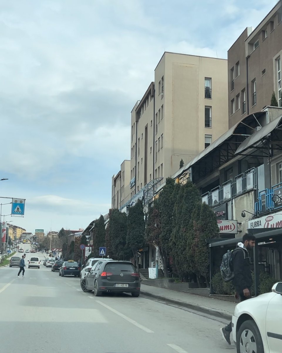 Shiriti i autobuseve po sherben per furnitoret, taksistat e per qytetar tjere free parking. There is no fucking law, we fucking love it here. Apo kemi dicka dicka <a href="/Kosovo_Police/">Kosovo Police</a> <a href="/KPrishtines/">Kryeqyteti Prishtina</a>?