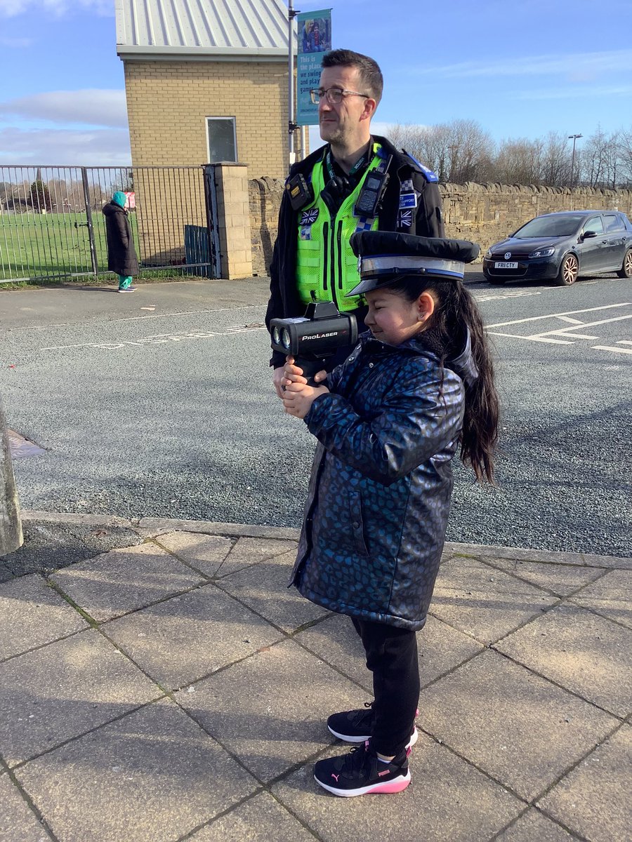 Carlton_MillsPS's tweet photo. 🎨🏆 Our Seatbelt Poster Competition winners had a memorable experience this morning! 🚸 Thanks to our local PCSOs, they hit Scotchman Road for a special speed awareness session with the Speed Radar! 🚦 #RoadSafety #CommunityEngagement #PCSOs https://t.co/kN6EoDGtkj
