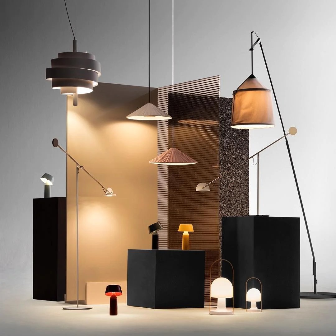 mooijane_com's tweet photo. A central metal column holds more than 5 meters of spiraling, laminated band, enveloping, protecting, and sifting the light for beauty and comfort.
https://t.co/MES47qwYfW

#interiordecor #vogueinteriors #lightingdesign #interiorblink #interior #design #decor https://t.co/EAq0q0kc10