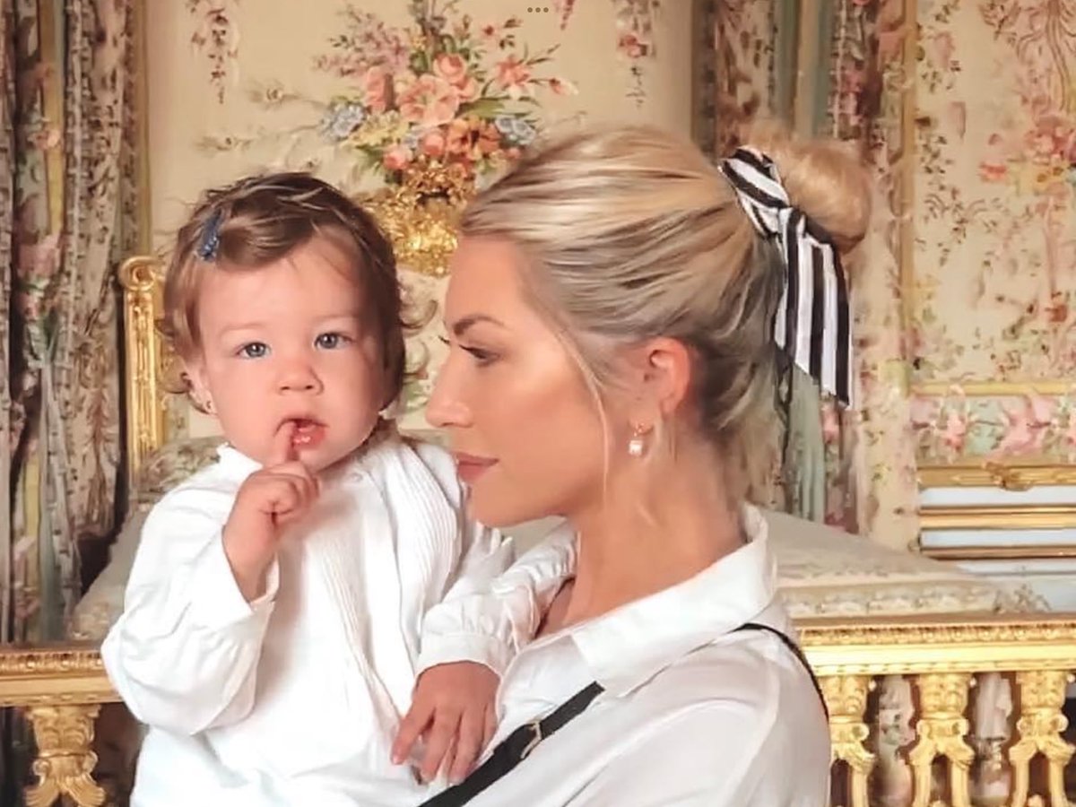 niget19's tweet photo. @Bright_Zwide All fake
Harry meghan rented stassi Schroeder kid Hartford to impersonate lilibet and that’s why we see this
Nobody has met lilibet not the RF not the Spencer’s not the markles
Mm cannot have kids she had a hysterectomy at 28
No kids exist https://t.co/5b1PqpdGr1