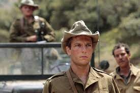 merlinpapin3's tweet photo. .@FredOL69007 Ce soir sur @France3 le film #DesHommes de Lucas Belvaux (2020)
Avec : Gérard Depardieu, Catherine Frot, Jean-Pierre Darroussin, Yoann Zimmer, Félix Kysyl, Edouard Sulpice, Fleur Fitoussi, Ahmed Hammoud, Clotilde Mollet, Amelle Chahbi, Farid Larbi, Michel Ferracci, Jérôme Robart, Mohamed Kafi, Catherine Chevallier, Sophie Pincemaille, Brigitte De Villepoix, François Feroleto, François Saint Pol, Bertrand Constant, Charlotte Talpaert, Yannick Morzelle, Jean-Baptiste Le Vaillant, Simon Parmentier, Lilian Dugois, Antoine De Foucauld, Félix Laudière, Kamal Haimoud, Charles Besnard, Sylvain Hawawini

Quatre anciens combattants français de la guerre d'Algérie rentrent chez eux après deux ans de combat dans ce conflit. Ils sont marqués à vie, mais ils gardent quand même le silence sur ce qui leur est arrivé pendant la guerre. Quarante ans plus tard, lors d'une fête d'anniversaire en hiver, ils retrouvent leur passé : une petite étincelle suffit à raviver la vieille douleur dans toute son intensité.