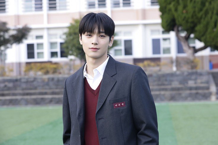 zzup0m's tweet photo. 오늘 뜬 사진 보고 아직 아기라구 생각했는데 옛날사진 보니까 진짜 아기임🥺 https://t.co/4ff3MwG3V1