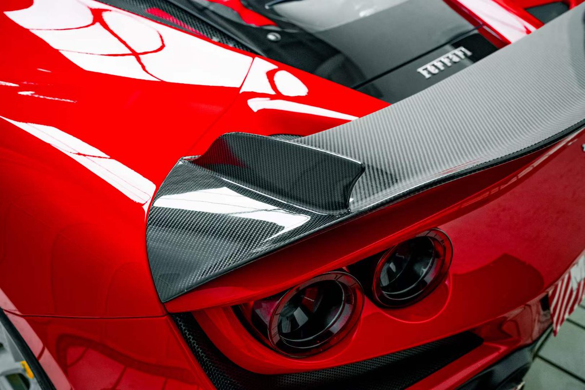 GoodMixRonn's tweet photo. #Paktechz
#Ferrari F8 dry carbon rear wing https://t.co/MirqEEecUf