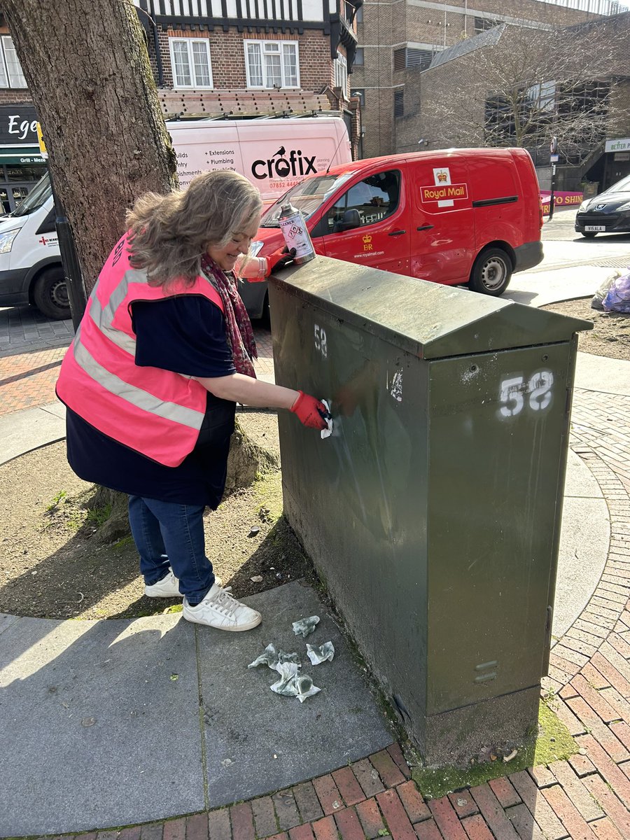 inPurley's tweet photo. Thank you to all those that supported the Purley BID @KeepBritainTidy Community Litter Pick. A great result with lots of waste removed from #Purley. Thank you to Purley in Bloom for all their hard work too. 
#inPurley #litterpick #graffitiremoval #cleanerandgreener https://t.co/DKXdYFGp4R