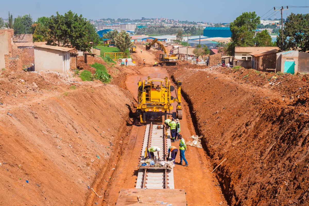 RailwaysUganda's tweet photo. The Namanve - Mukono section taking shape.  However, we have noticed an increase in the disappearance of ballast (stones), vandalizing of railway switches (points) &amp; and stealing of newly installed signages on the new section of Kampala - Namanve. 
Imathia 📸 https://t.co/Fa1wLFKzYj